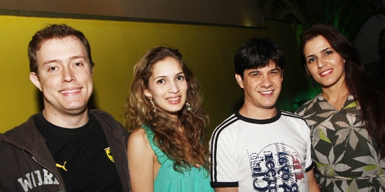 Galera animada em noite de agito: Maicon Castro, Bruna Moreira, Paulo Cruz e Daiana Moreira